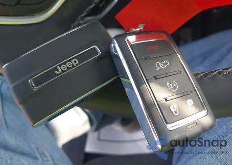 2024 Jeep Grand Cherokee L Laredo 4X4 z USA, uszkodzony, nr VIN 1C4RJKAG1R8532822